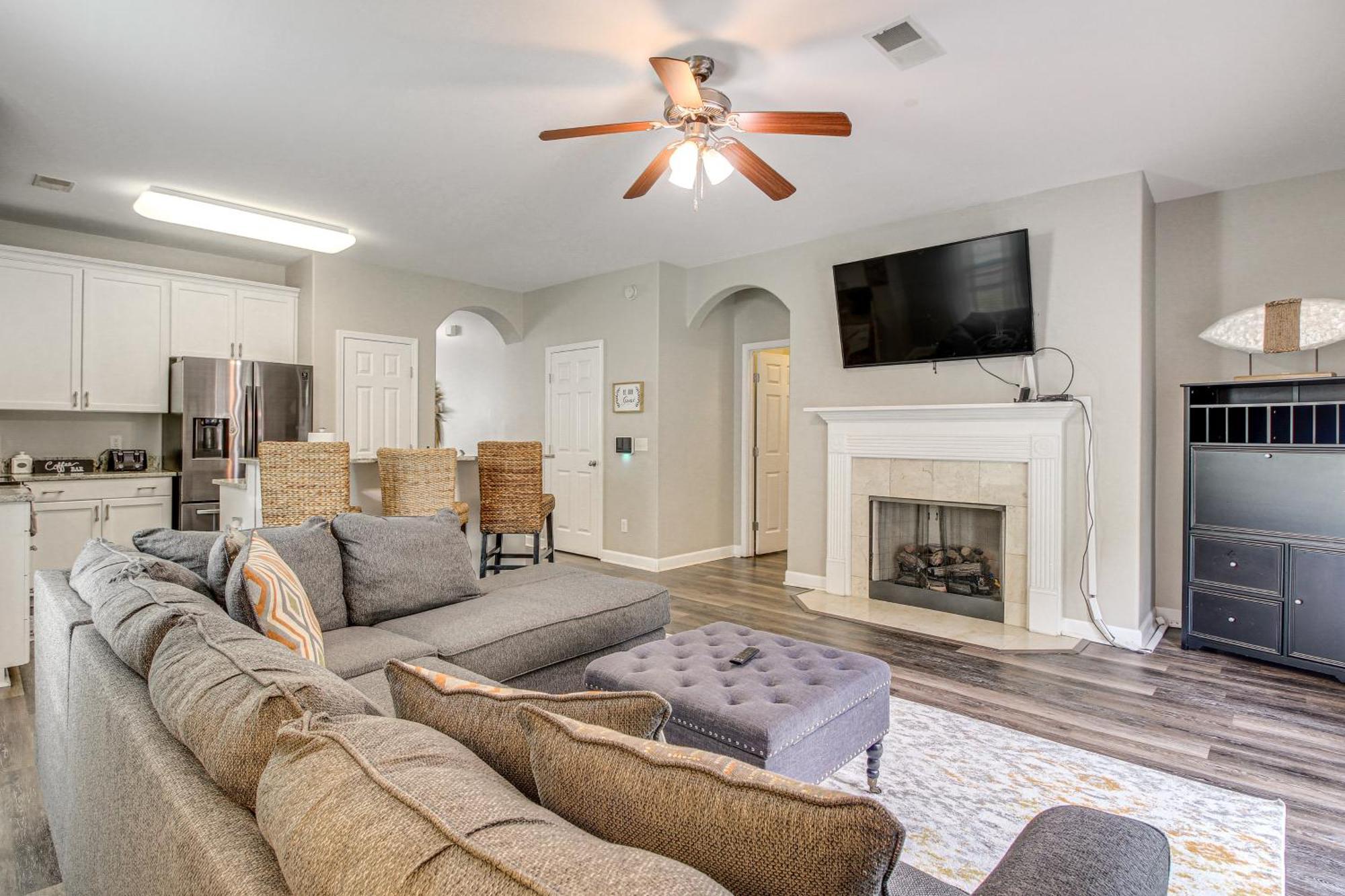 Spacious Pooler Home With Family-Friendly Perks Саванна Экстерьер фото